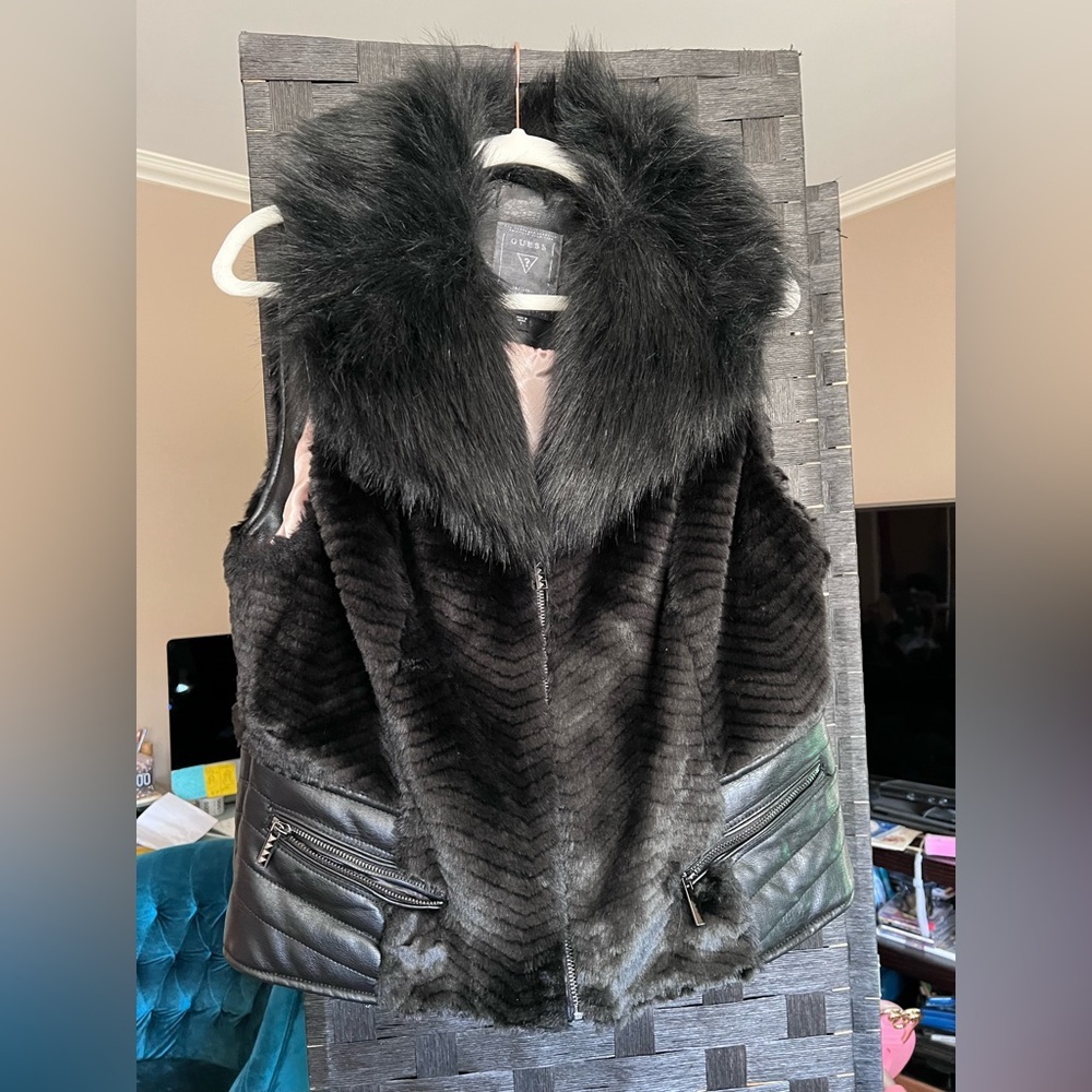 GUESS BLACK Chevron Faux Fur & Leather Vest Size Large